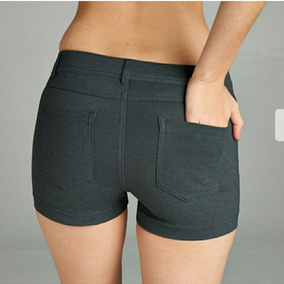 🆕🐚BLACK Classic Shorts🐚🆕 - Picture 2 of 2